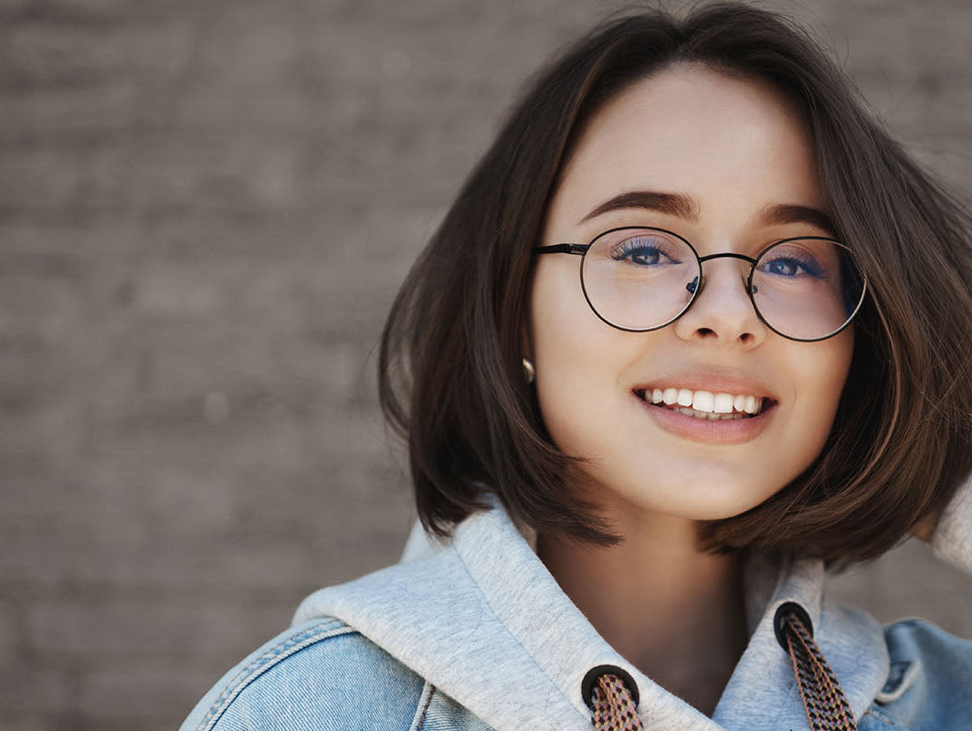 How to Choose Glasses That Make You Look Younger ?